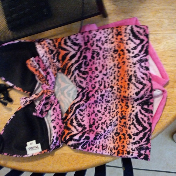 Pretty and cute bikini. Mudd top, SO bottoms. Willing to separate - Picture 4 of 4